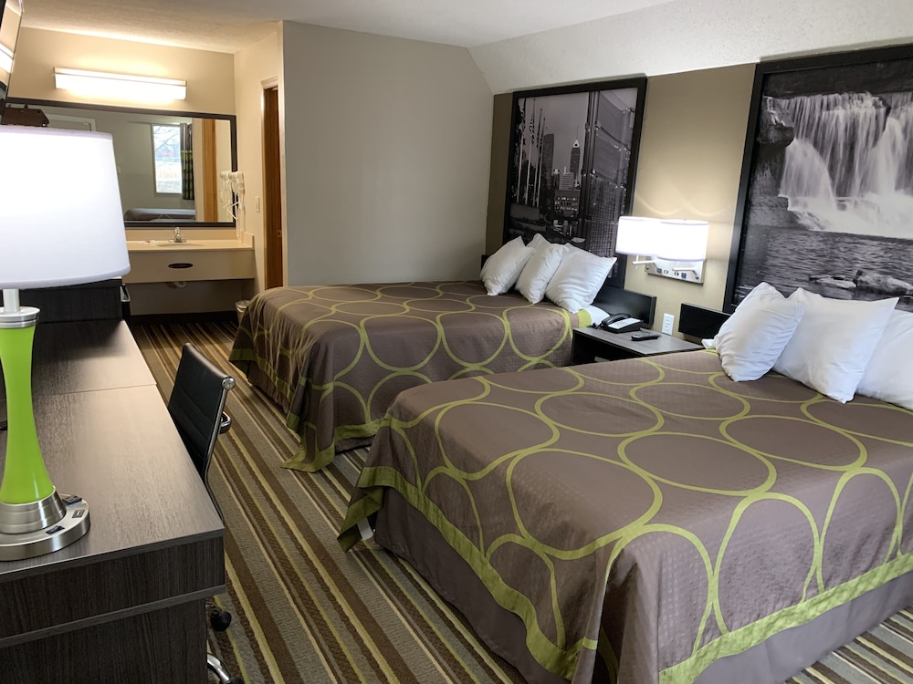 Super 8 by Wyndham Brownsburg - photo 4