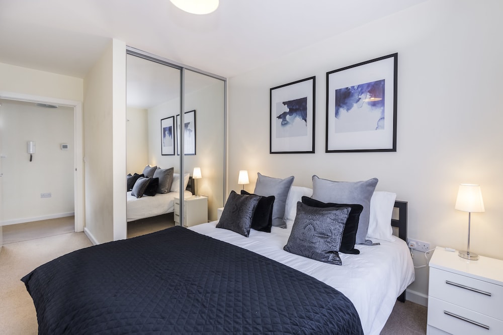 Gweal House Apartments — 4-Star Luxury Hotel in Reading, United Kingdom