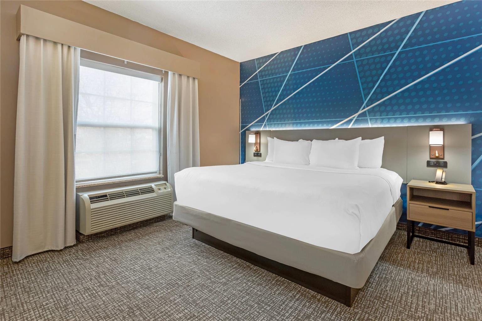 Comfort Suites East Brunswick South River - photo 25