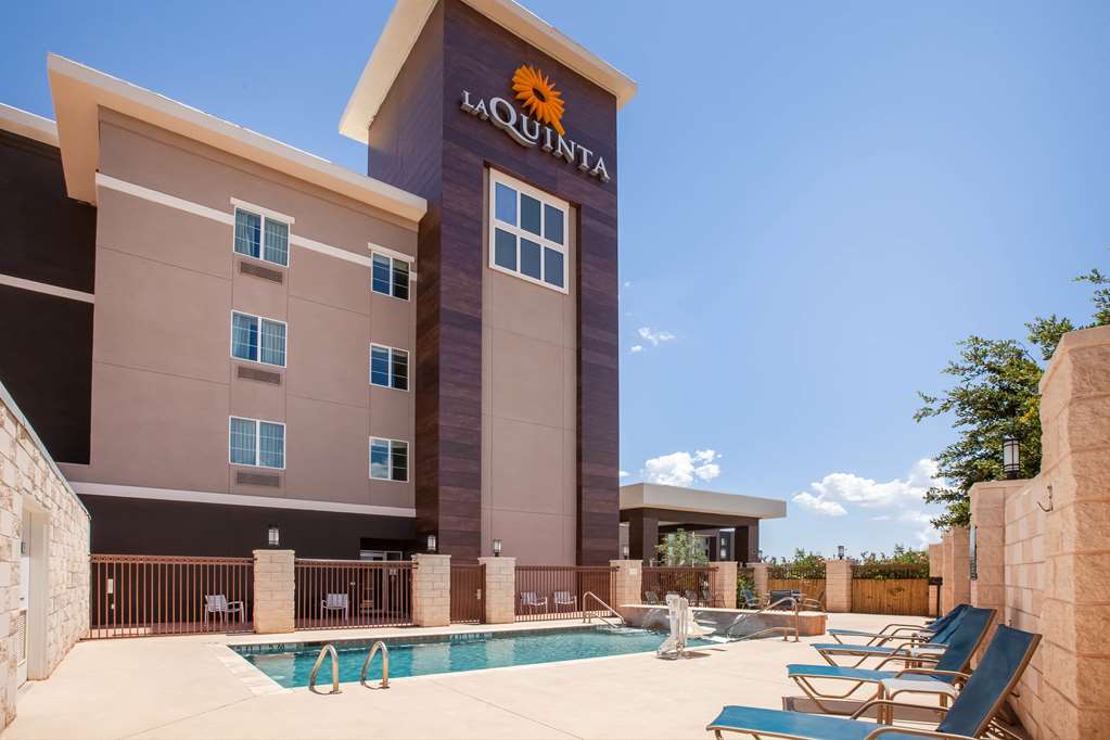 La Quinta Inn & Suites by Wyndham Odessa North - photo 5