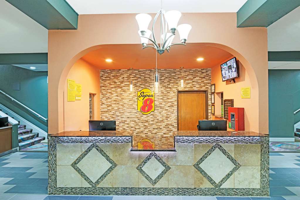 Super 8 by Wyndham Kansas City - photo 2