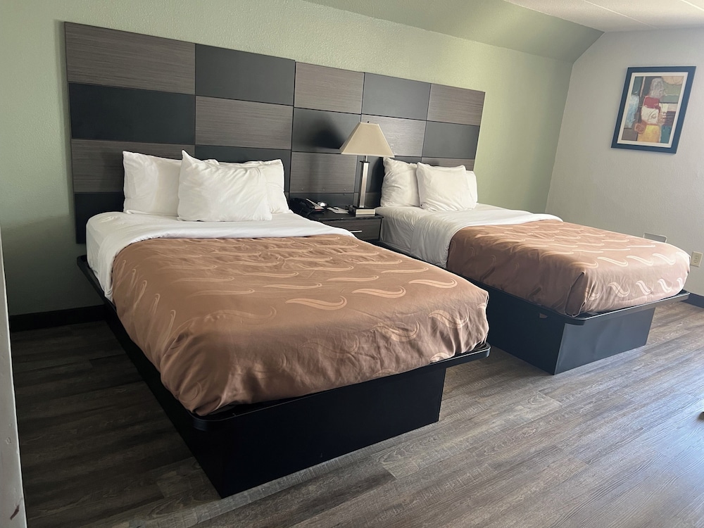 Quality Inn & Suites Cincinnati Uptown Norwood - photo 18