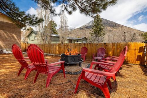 Tranquil Retreat: Luxury Home at Mount Elden's Foothills Steps from Route 66 and Flagstaff Mall — 4-Star Luxury Hotel in Flagstaff, United States