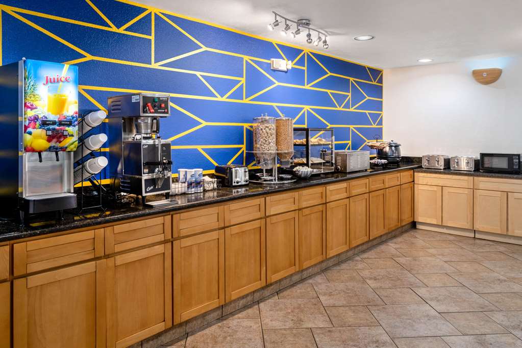 Microtel Inn & Suites by Wyndham Salt Lake City Airport - photo 38