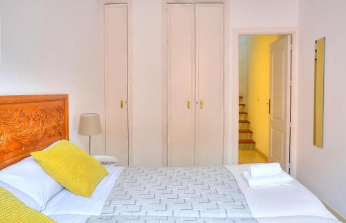 Apartamento Torre de la Plata — 4-Star Luxury Hotel in Sevilla, Spain