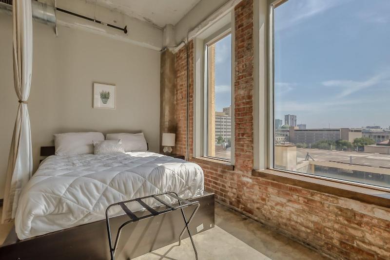 Luxury Downtown Dallas Stay by Amyfinehouse - photo 79