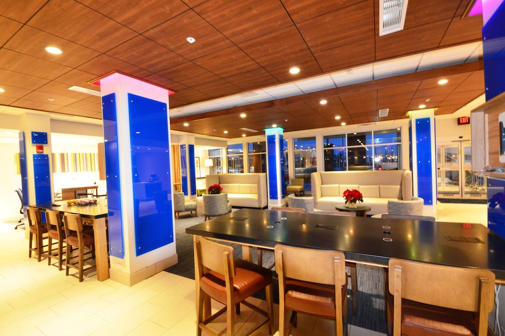 Holiday Inn Express & Suites Toledo South Perrysburg by IHG - photo 21