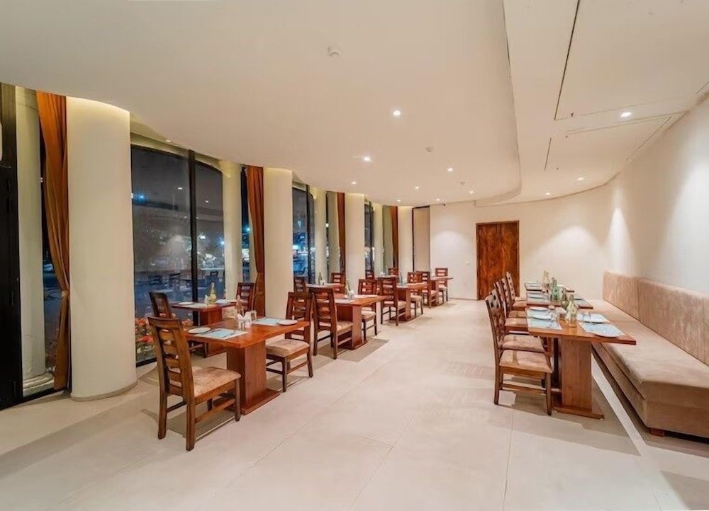 Hotel Benchmark Premier - last minute hotel in Indore