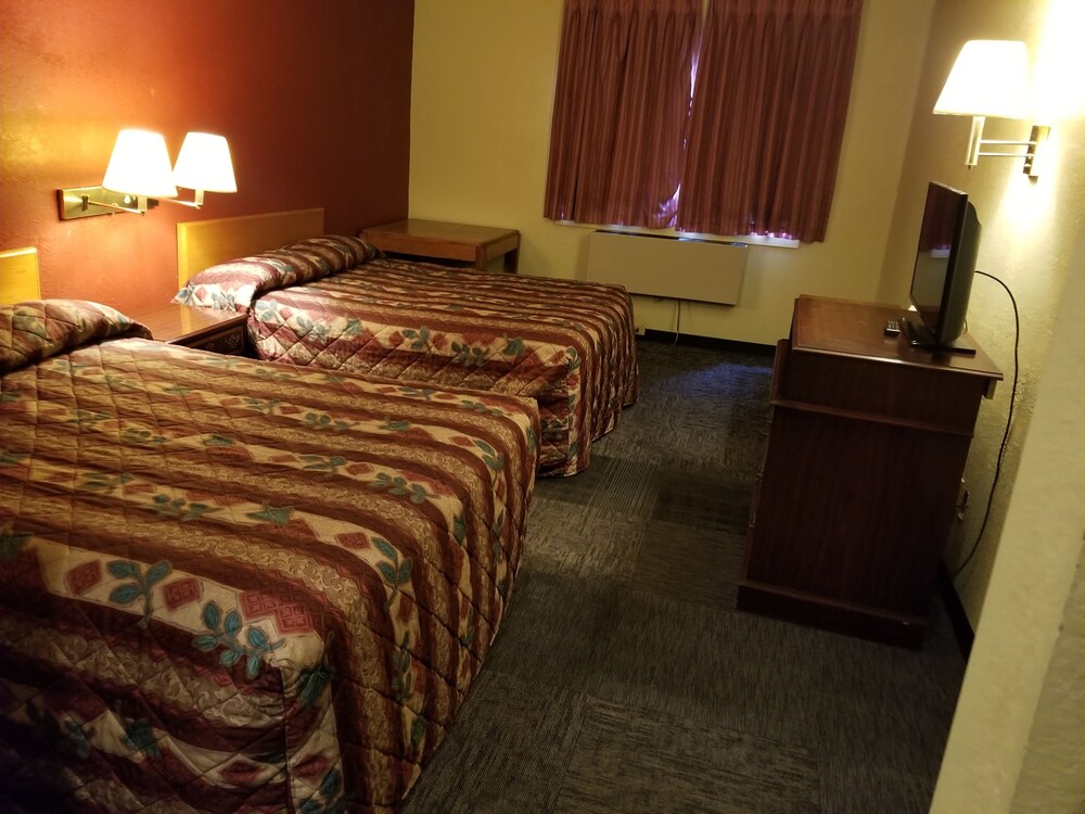 Country Hearth Inns & Suites Fort Wayne - photo 3