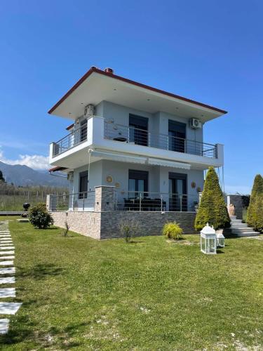 Plaka Luxury Villa — 4-Star Luxury Hotel in Litochoro, Greece