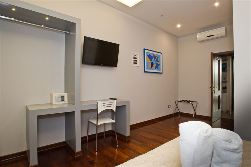 Borghese Executive Suite — 4-Star Luxury Hotel in Rome, Italy
