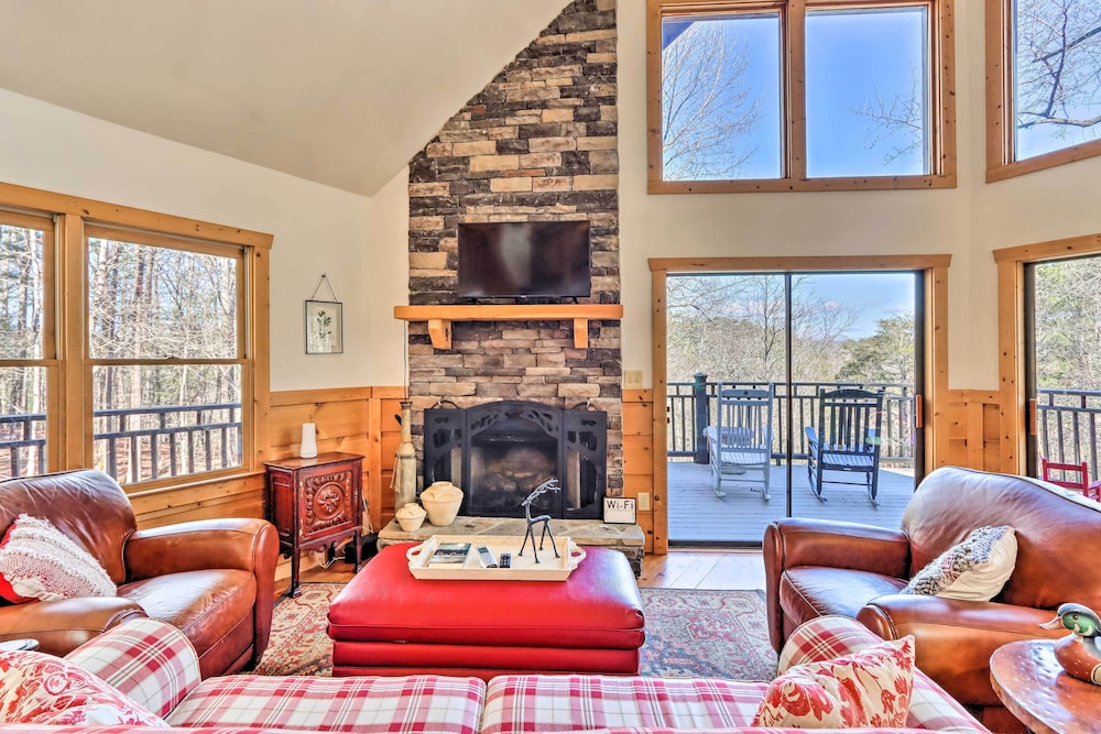 Spacious Ellijay Resort Home w Hot Tub - photo 2
