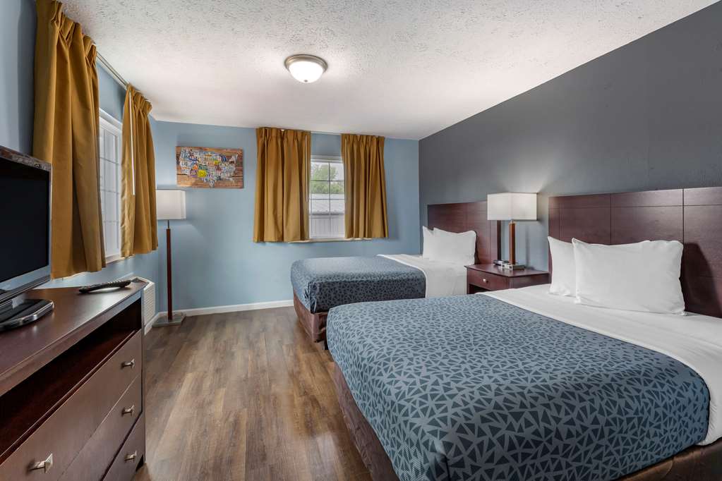 Econo Lodge Inn & Suites Sandusky South - photo 22