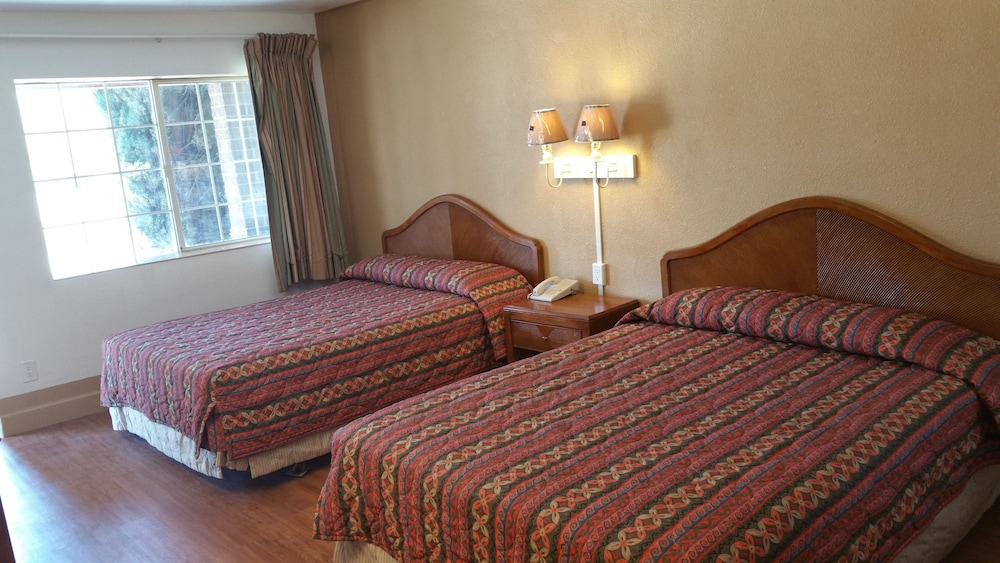 Tri State Inn - photo 9