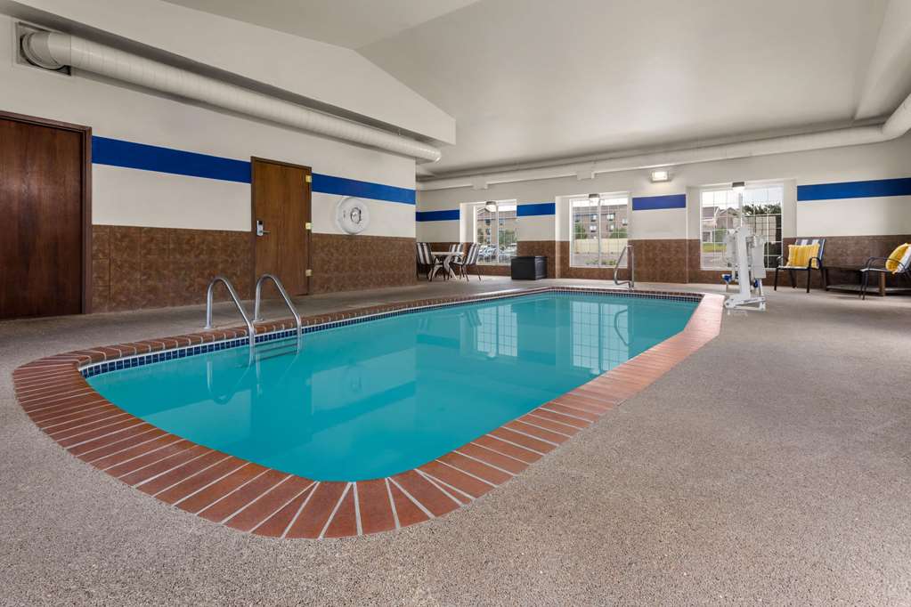 Microtel Inn & Suites by Wyndham Rapid City - photo 10