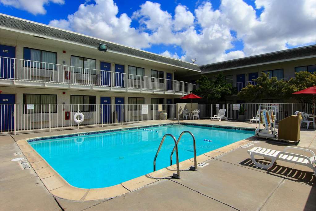 Motel 6 Kingsville TX - photo 9