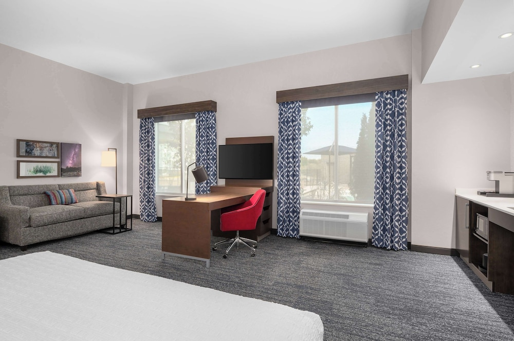 Hampton Inn & Suites by Hilton Pittsboro - photo 9