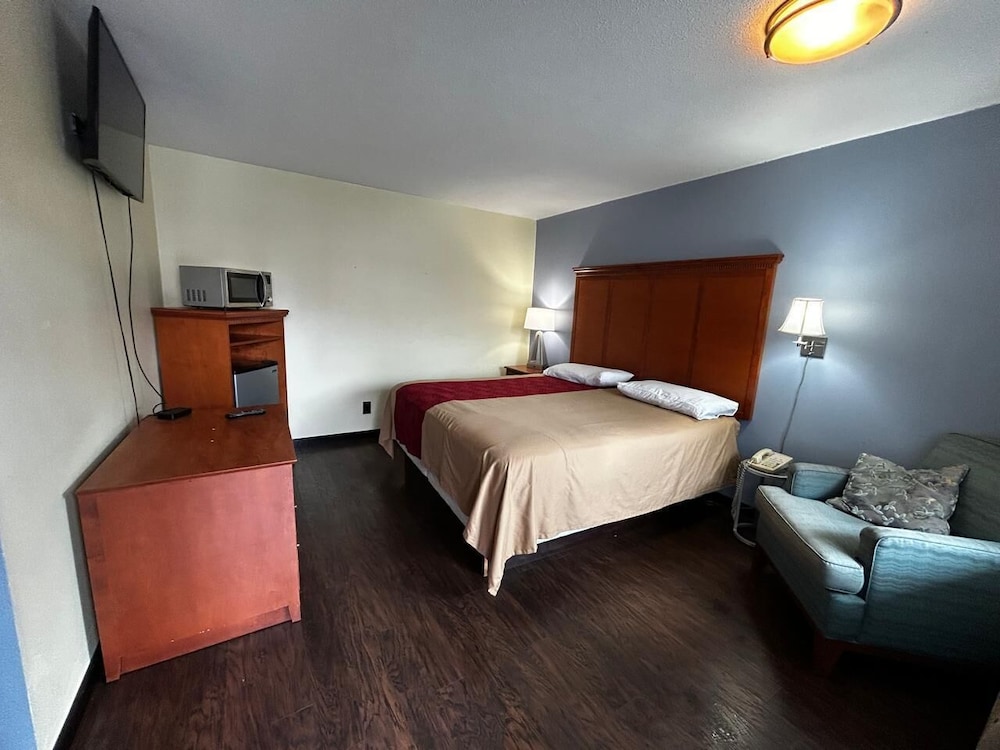 Travelers Inn by OYO Longview Kelso - photo 8