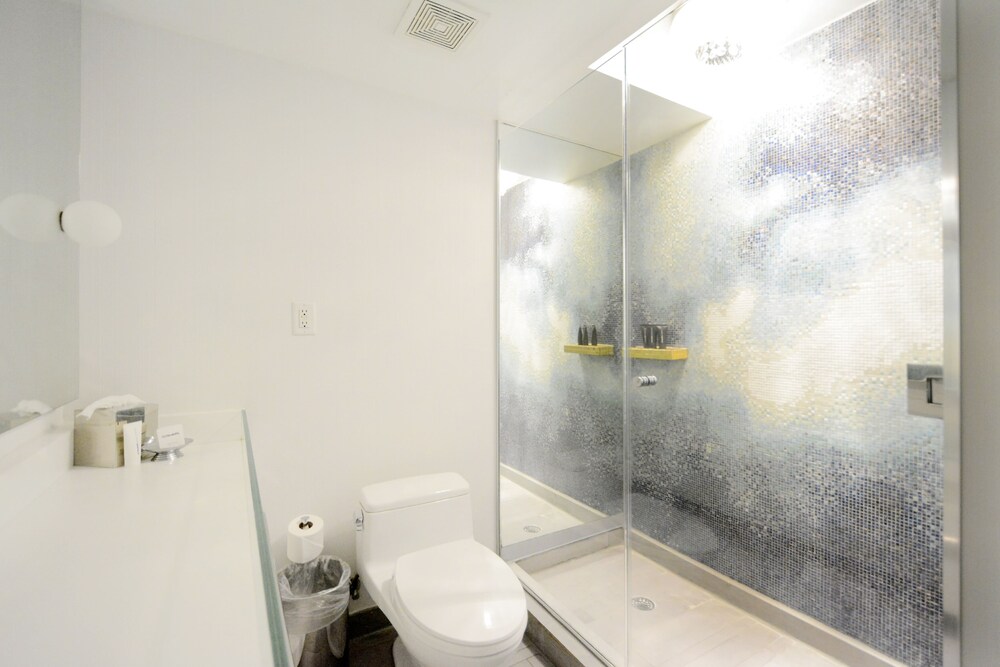 Suite 1100 West Av in a 4 Hotel Pool With DJ #601 - photo 32