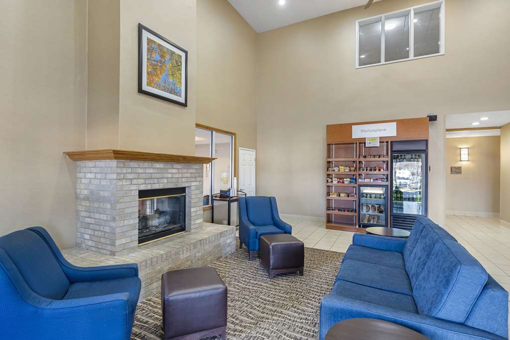 Comfort Suites Normal University area - photo 6