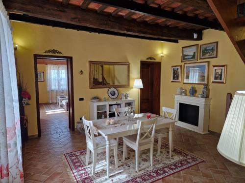 Country Apartment with View of the Tuscany Hills — 4-Star Luxury Hotel in Peccioli, Italy
