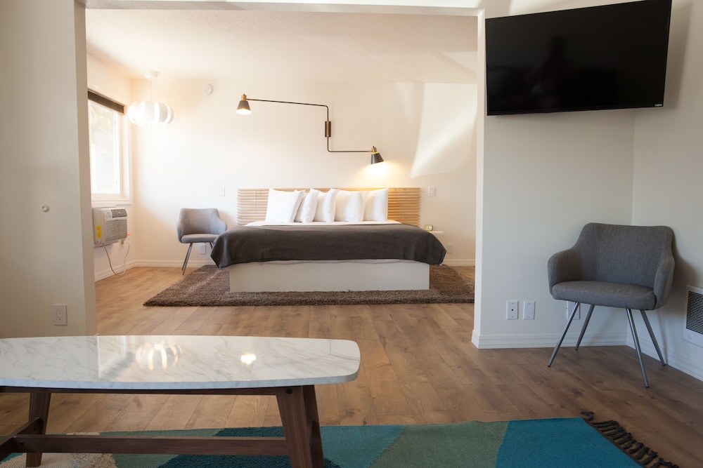 Monarch Motel - photo 8