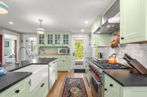Walk to Town Fully Renovated — 4-Star Luxury Hotel in Orleans, United States