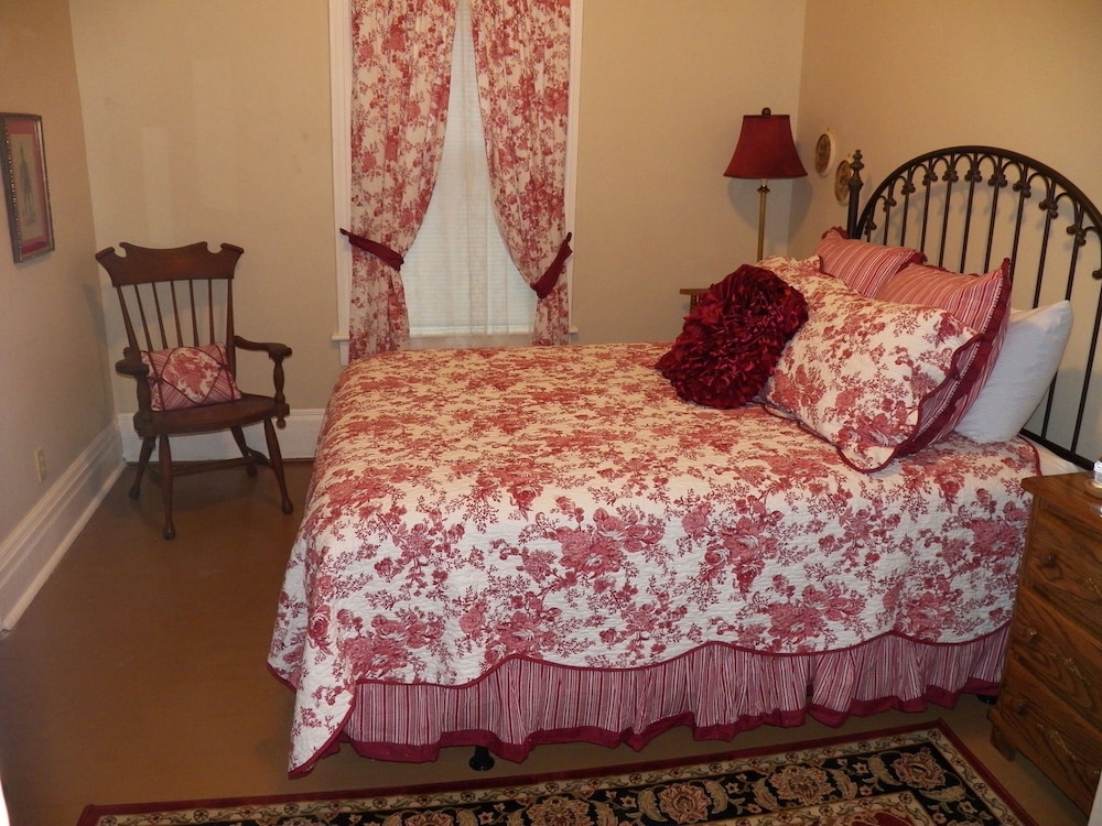 Grand Victorian Inn - photo 20