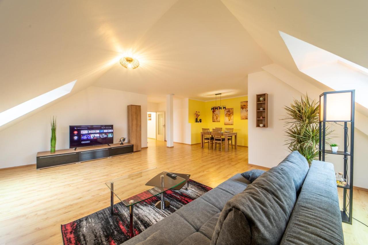 Moderne Dachgeschosswohnung Parkplatz Waschmaschine — 4-Star Luxury Hotel in Coburg, Germany