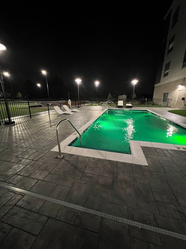 Holiday Inn Express & Suites Chicago Schaumburg an IHG Hotel - photo 38