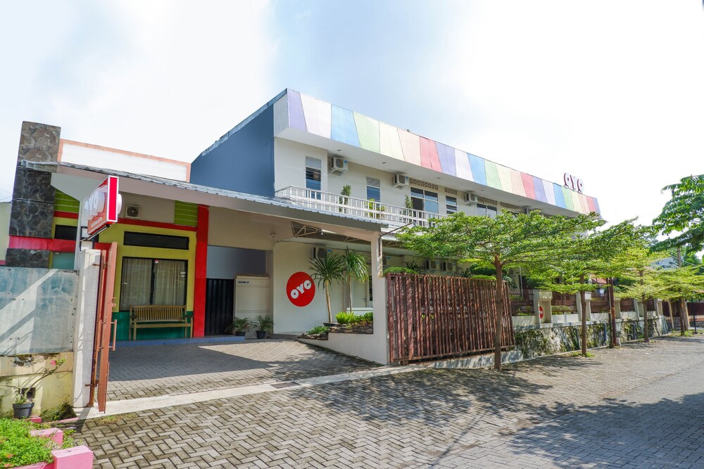 Oyo 546 New Mira Hotel — Semarang