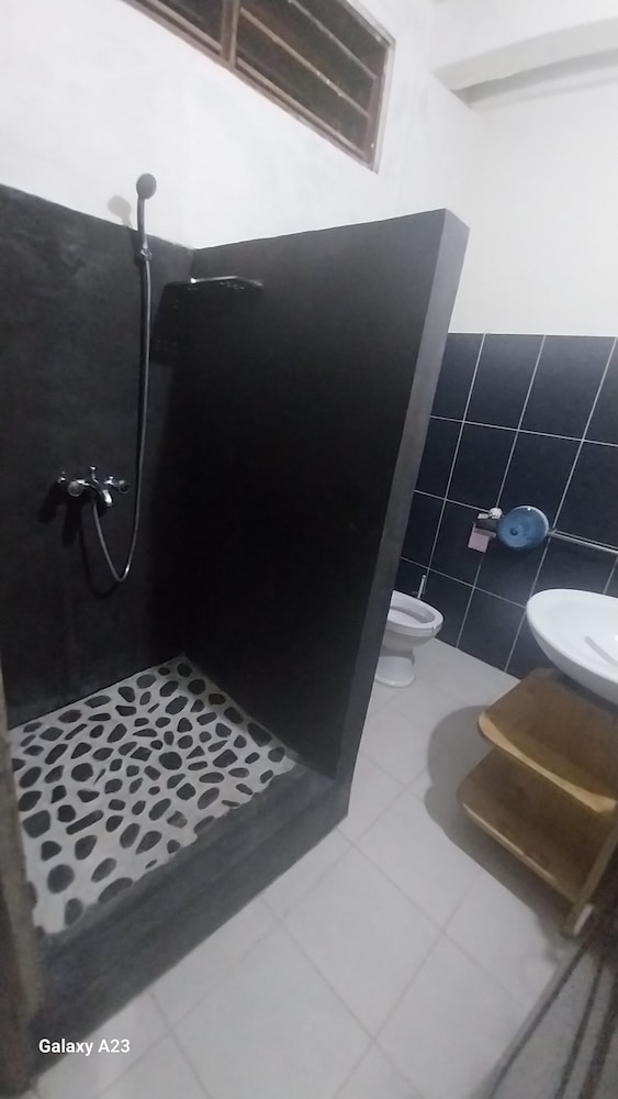 Aviavy Hotel — Hell-Ville — photo 3