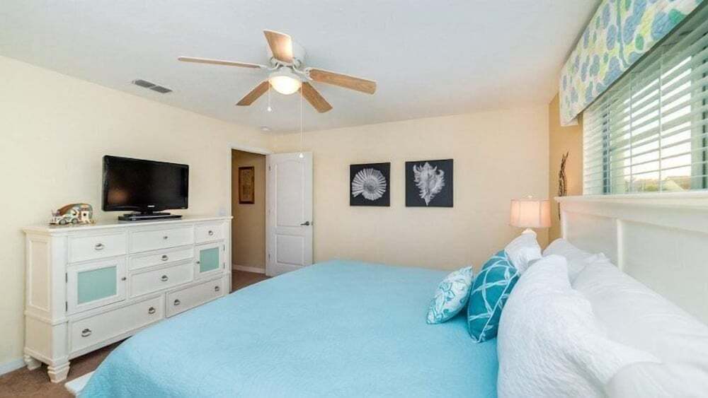 4 Bedroom 3 Bath Town Home With Pool in Paradise Palms Resort in Kissimmee, United States