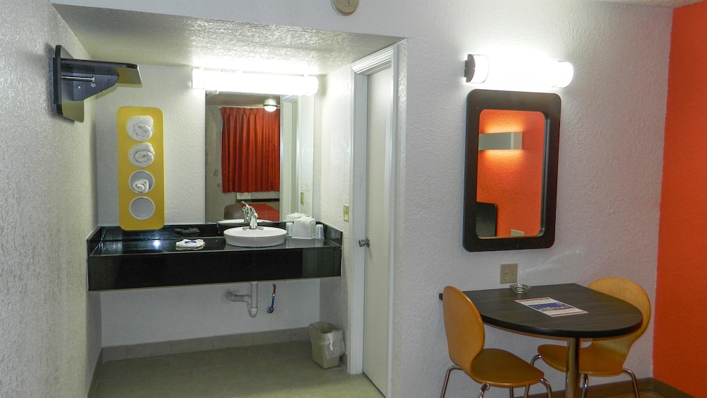 Motel 6 Oklahoma City OK Airport East - photo 24