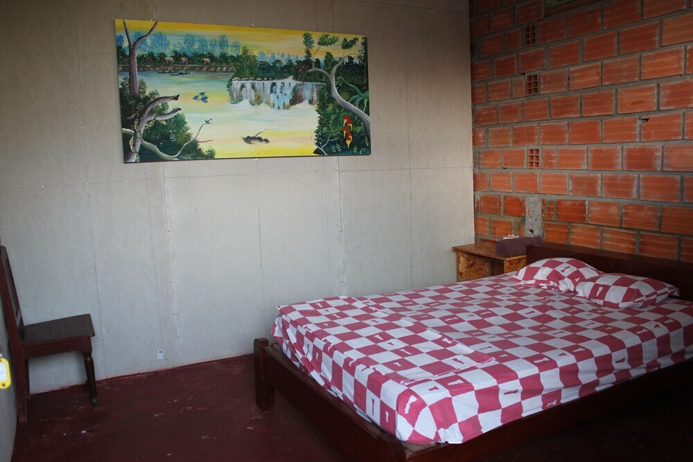 El Delfin - carbon neutral hotel in Pucallpa