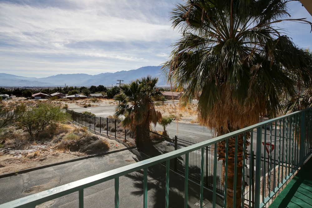 Desert Hot Springs Spa Hotel - photo 36