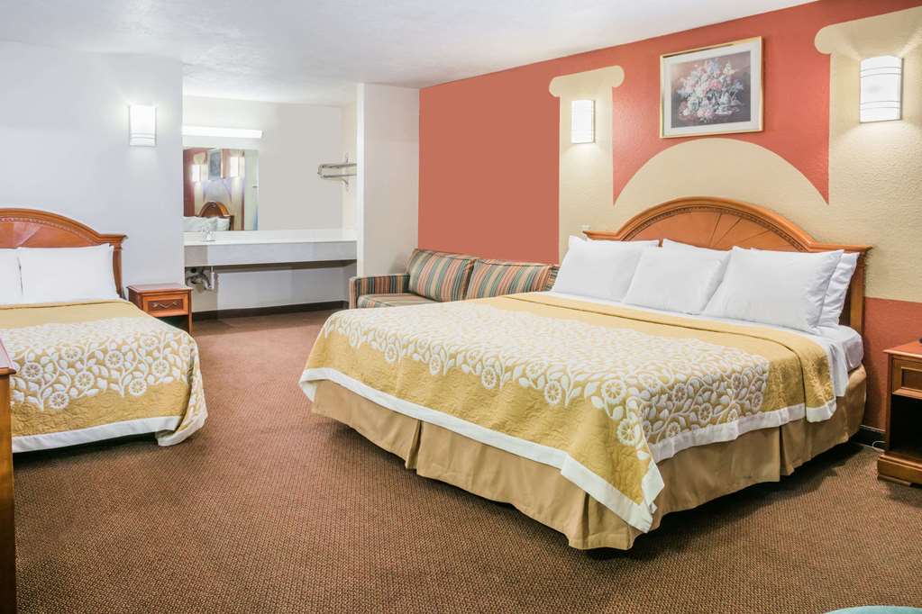 Days Inn by Wyndham Bastrop - photo 10