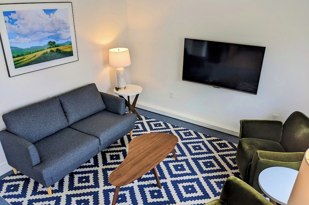 Bristol Suites - photo 34