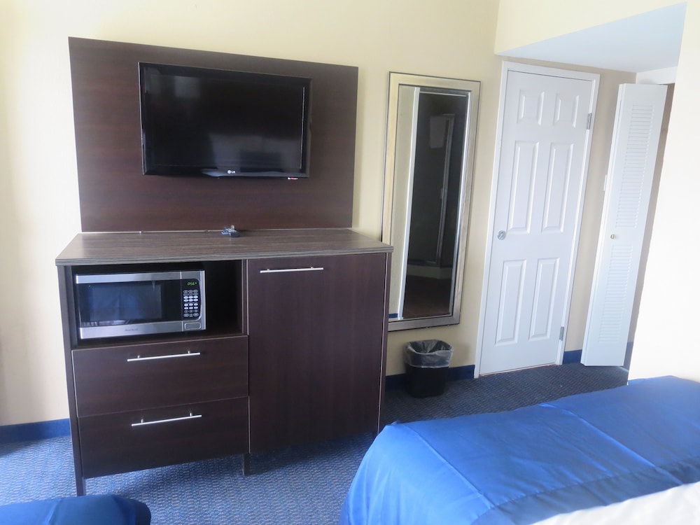 Howard Johnson by Wyndham Odessa TX - photo 20