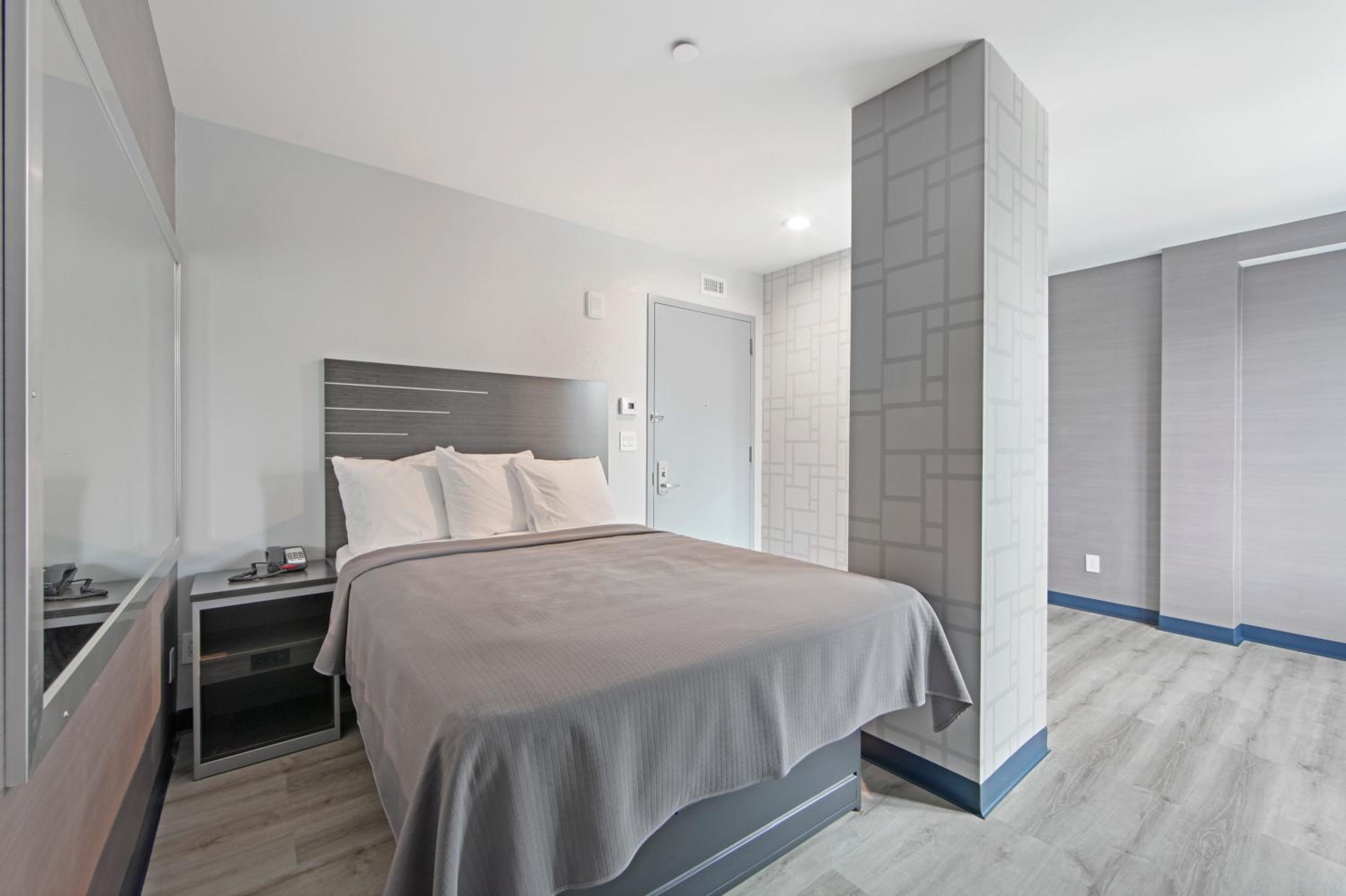 Hotel 365 Bronx - photo 18