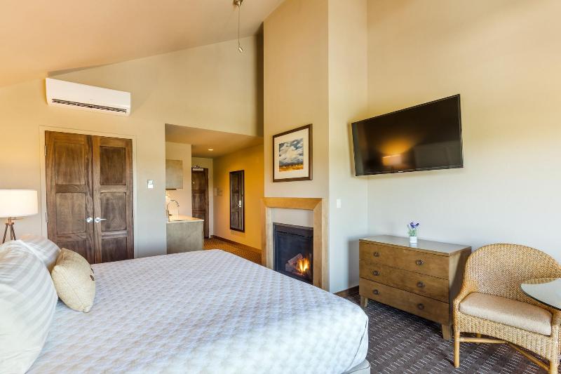 The Lodge at Columbia Point - photo 26