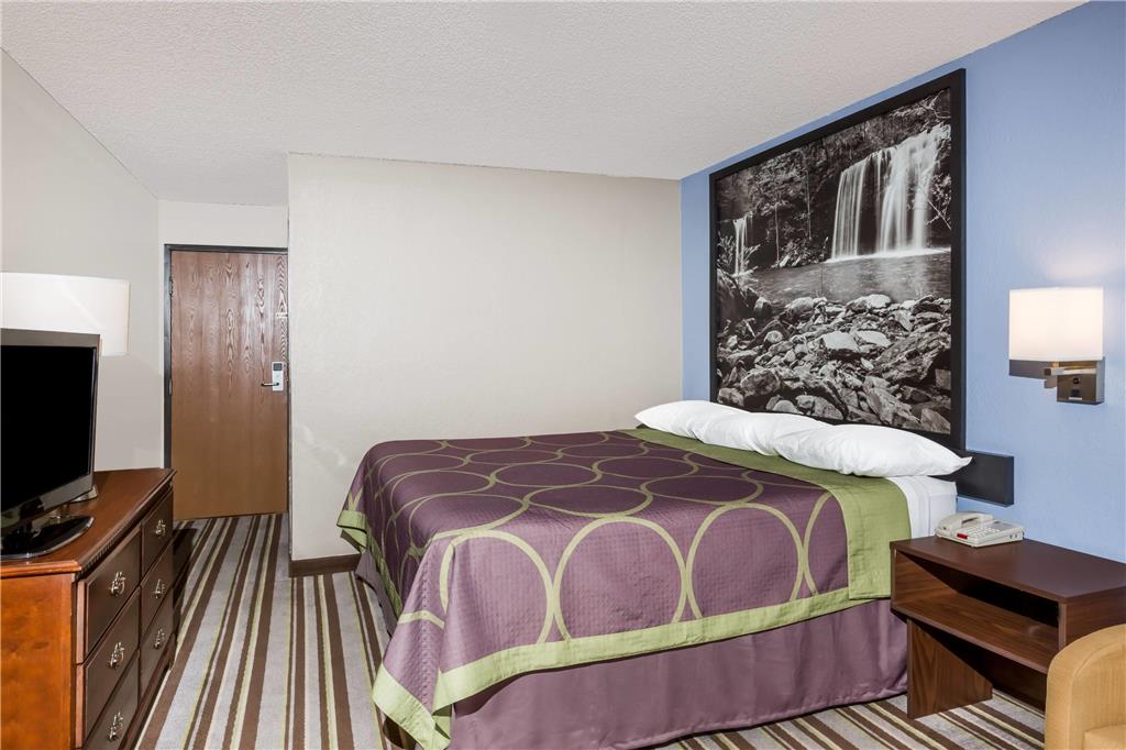 Super 8 by Wyndham Jonesboro - photo 13