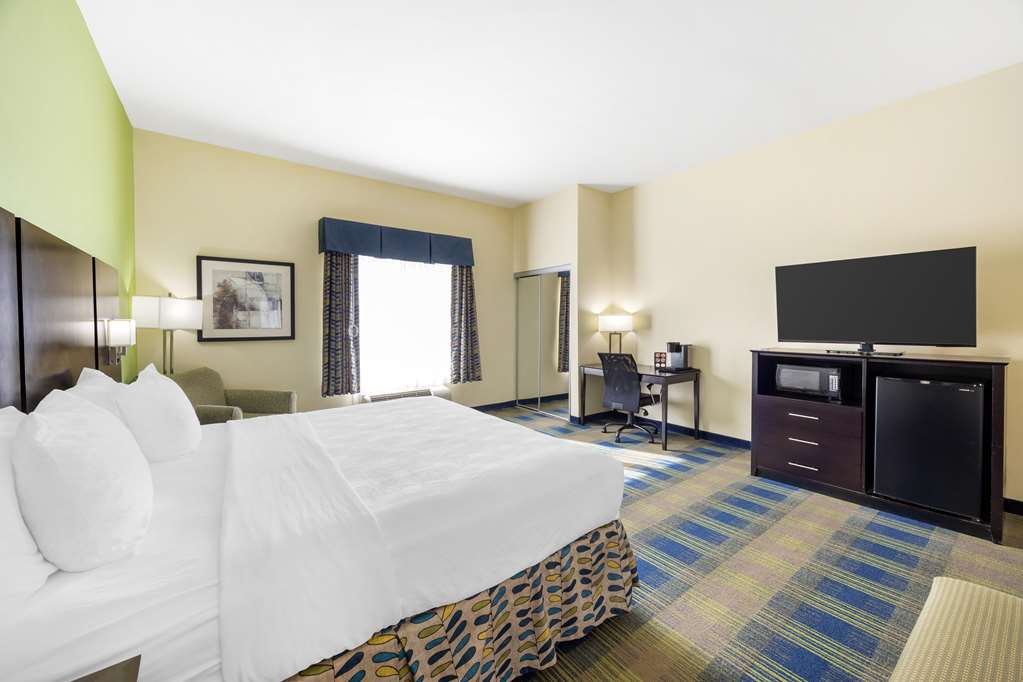 Best Western Plus Pratt - photo 35