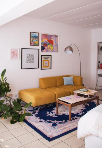 Cosy Eclectic Apartment in Sea Point — 4-Star Luxury Hotel in Cape Town, South Africa
