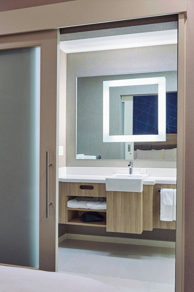 SpringHill Suites by Marriott Medford Airport - photo 18
