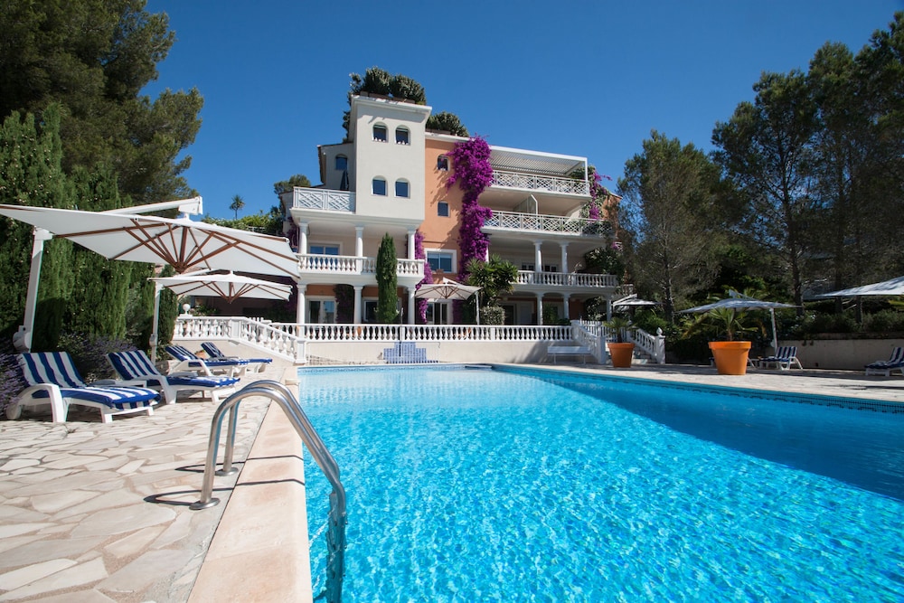 Appartement La Potinière — 4-Star Luxury Hotel in Saint-Raphael, France