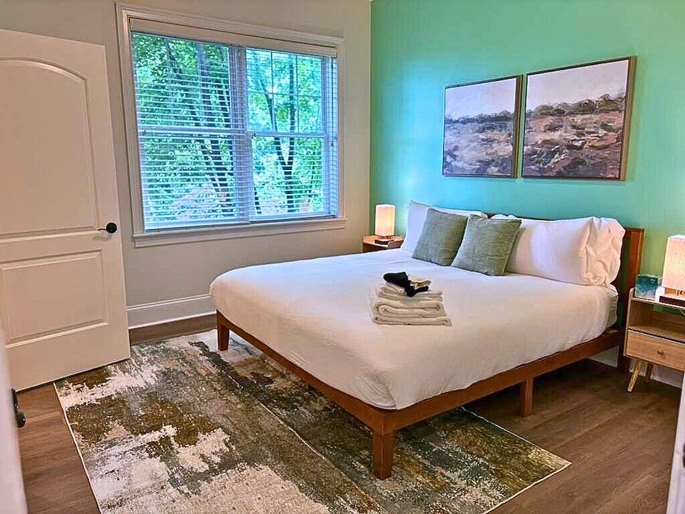 Well Equipped 2BR Greenbay 301 — 4-Star Luxury Hotel in Evanston, United States