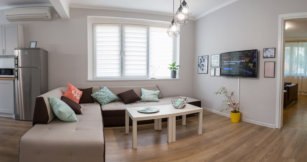 Bright and Cozy 2BD Flat in Plovdiv City Centre by Flat Mаnager — 4-Star Luxury Hotel in Plovdiv, Bulgaria