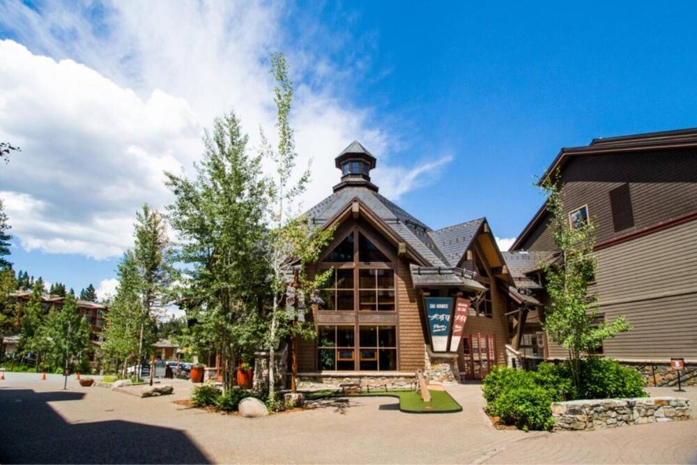 Sockeye by Avantstay Modern 2 BR Condo w Access to Northstar Resort Community - photo 35