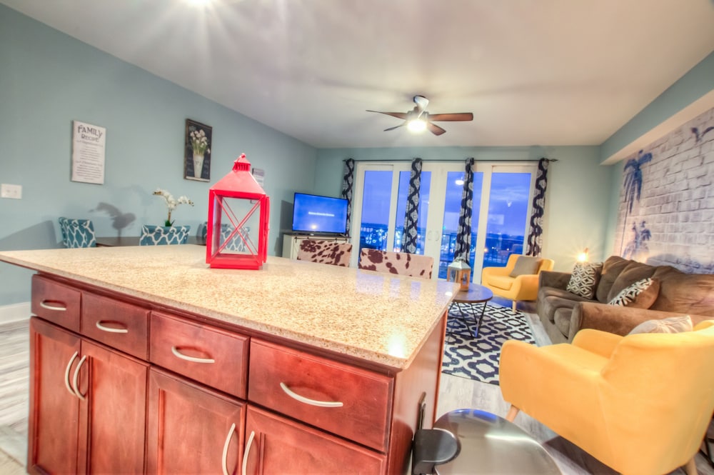 Laketown Wharf Resort by Aneliya's Rentals - photo 519
